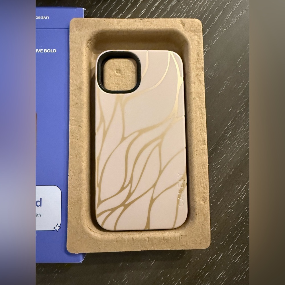 Casely🤍Gold Swirl iPhone 13/14 MagSafe Case